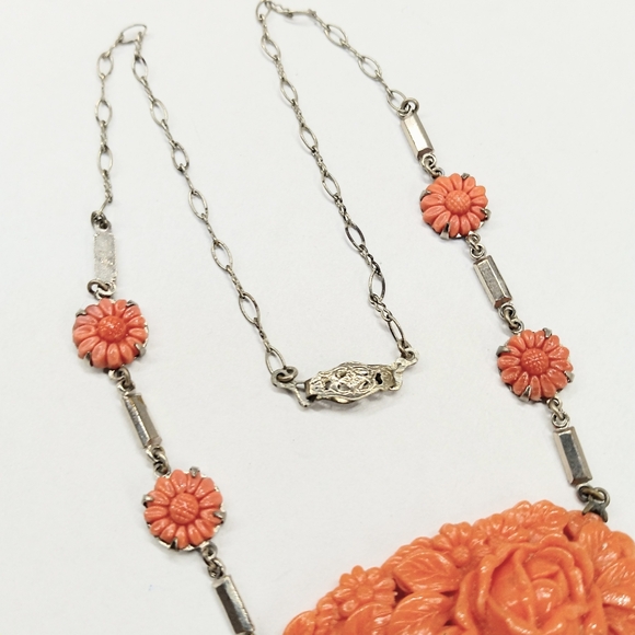 Vintage Art Deco Thermoplastic Carved Flowers Necklace 15" - Picture 5 of 7